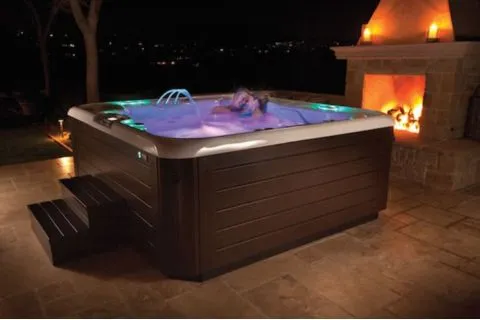 benefits of sitting in hot water tub